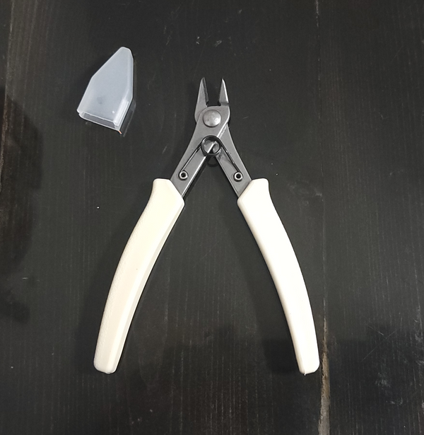 Single Walnut Shear – Heavy Duty Nut Cracking Shear for Clean Shell Removal